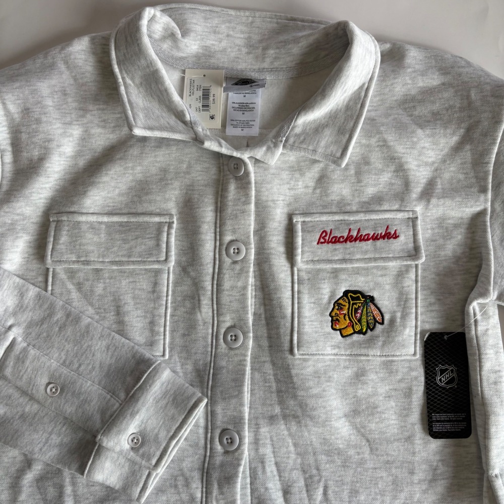 NHL Chicago Blackhawks Women's Medium Cropped Button Front Shacket Hockey NEW